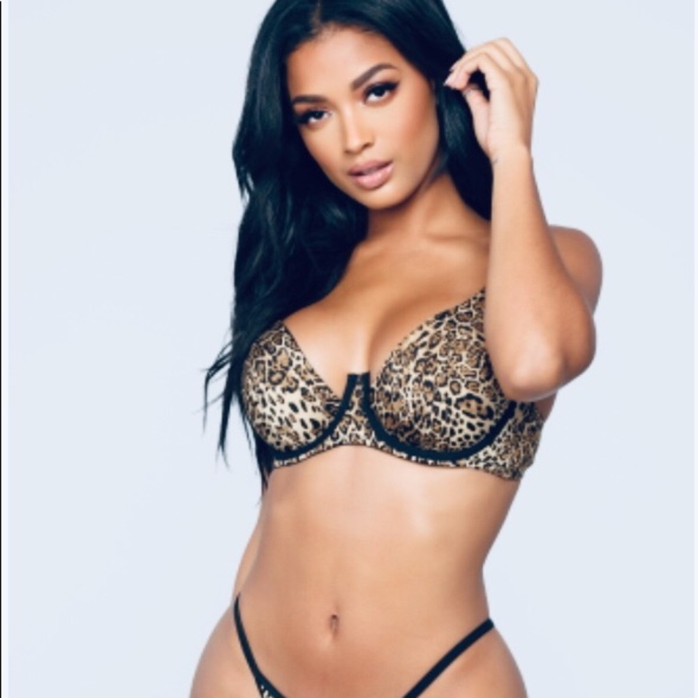 Fashion nova bra